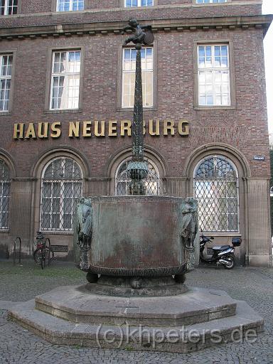 Neuerburg_IMG_0190.JPG - Brunnen am Haus Neuerburg/Rathaus